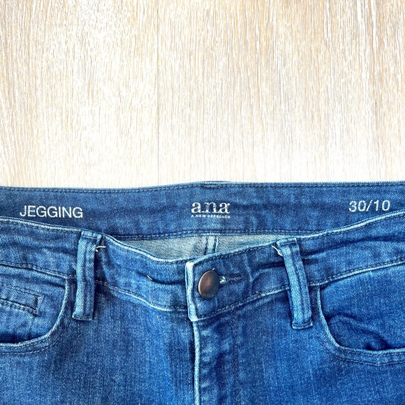 a.n.a. Mid rise dark wash JEGGINGS. Excellent like new condition☺️size 10. - Picture 7 of 8